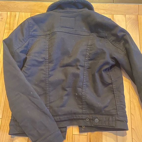 Levi’s Sherpa Jean Jacket - Picture 2 of 2